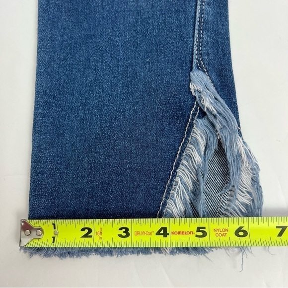 NWT KanCan Junior Women’s Blue Jeans Sz 5/26 Raw Hems W/slit Distressed Stretch - Picture 15 of 15